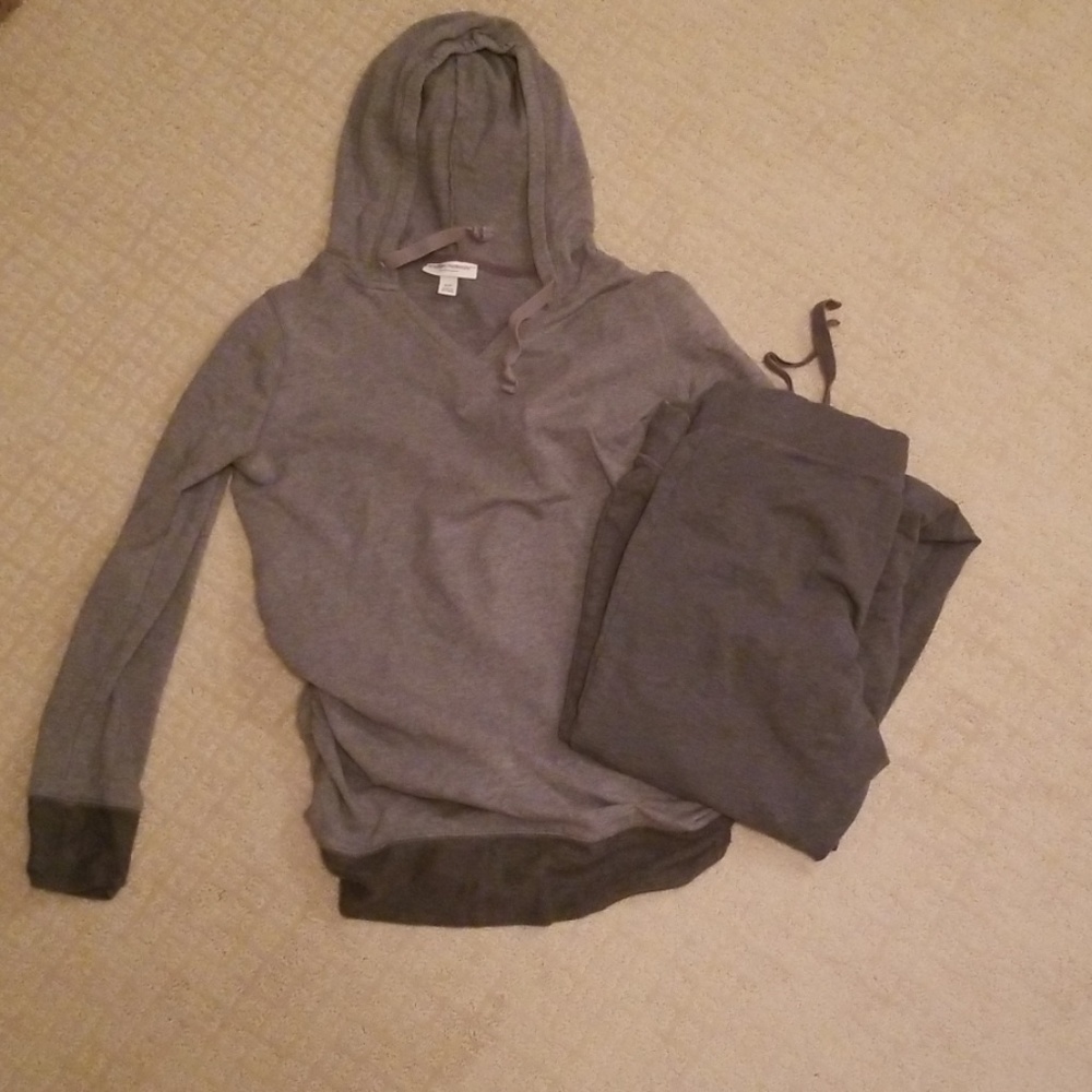 Maternity sweat pants and sweatshirt
